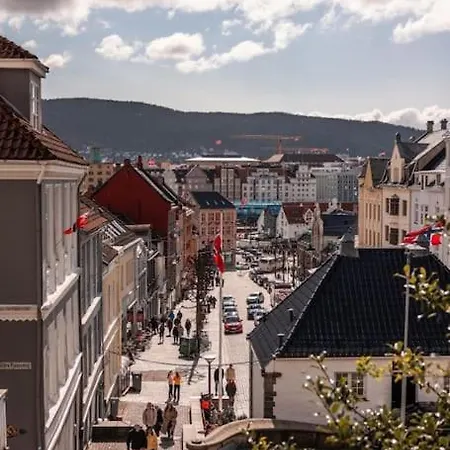 New Couples In The Heart Of Appartement Bergen