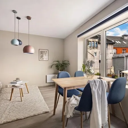 New Couples In The Heart Of Apartment