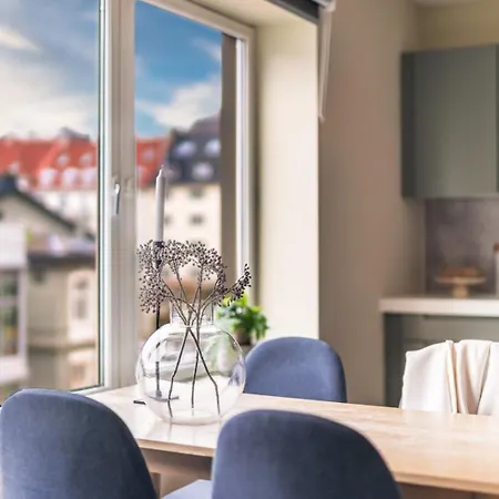 New Couples In The Heart Of Apartment