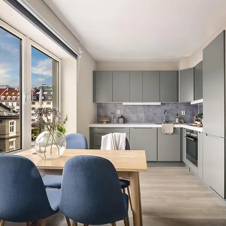 New Couples In The Heart Of Apartment