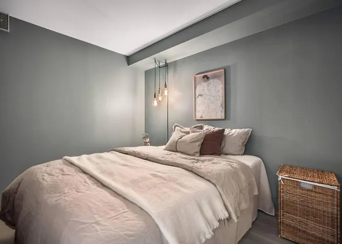 New Couples In The Heart Of Apartment *