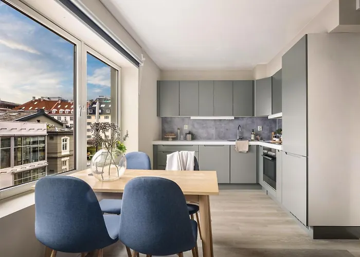 New Couples In The Heart Of Apartment